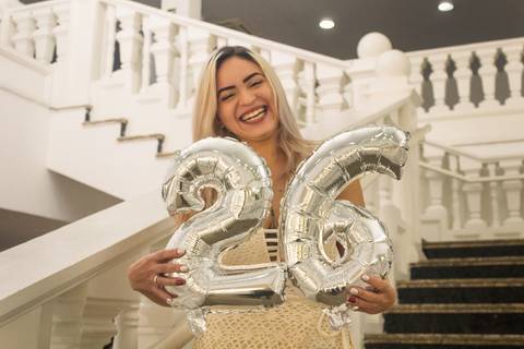 Ensaio fotográfico feminino no Palácio das Artes em Praia Grande, SP, Baixada Santista e Litoral Sul, por fotógrafo profissional Fernando Freire, atendendo toda região, desenvolvendo autoestima, amor próprio e experiências únicas.'
