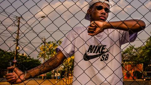 Ensaio fotográfico masculino em ambiente externo, na cidade de Campinas, SP, na UNICAMP. Fotografia profissional por Fernando Freire'