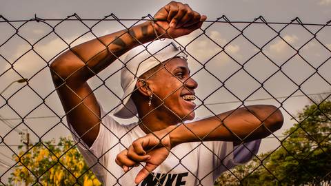 Ensaio fotográfico masculino em ambiente externo, na cidade de Campinas, SP, na UNICAMP. Fotografia profissional por Fernando Freire'