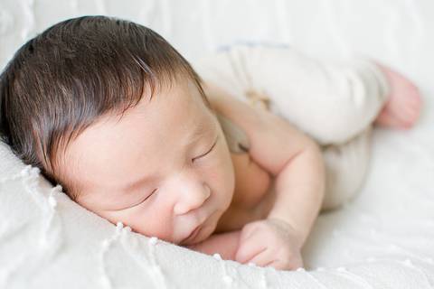 Ensaio newborn realizado no estudio amora e fotografado por nailie lucchesi'