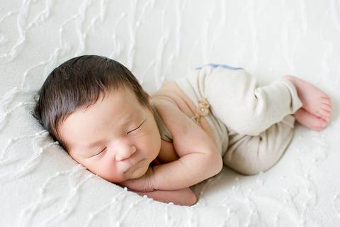 Ensaio newborn realizado no estudio amora e fotografado por nailie lucchesi'