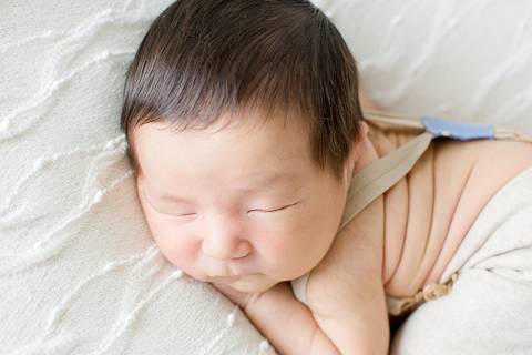 Ensaio newborn realizado no estudio amora e fotografado por nailie lucchesi'