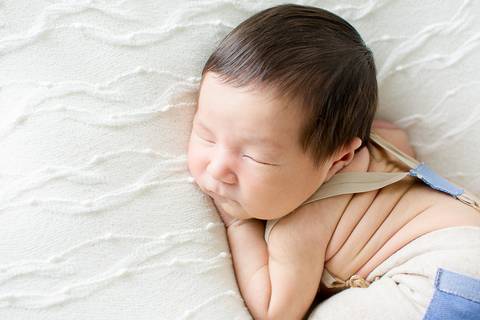 Ensaio newborn realizado no estudio amora e fotografado por nailie lucchesi'