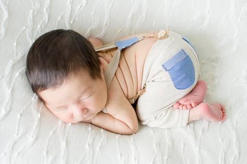 Ensaio newborn realizado no estudio amora e fotografado por nailie lucchesi'