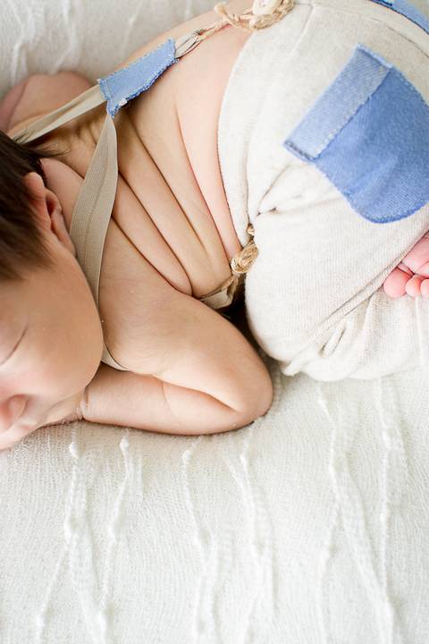 Ensaio newborn realizado no estudio amora e fotografado por nailie lucchesi'