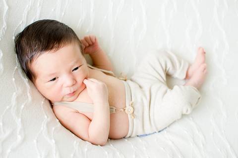 Ensaio newborn realizado no estudio amora e fotografado por nailie lucchesi'