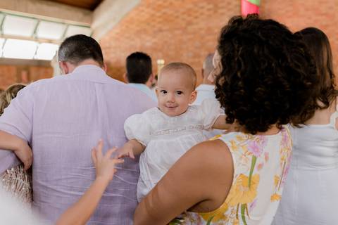 Cerimônia de batizado registrada com sensibilidade'
