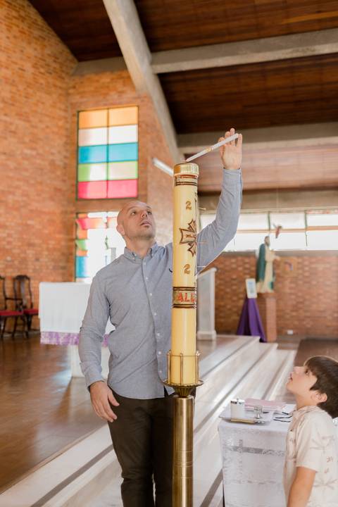 Fotógrafa de batizado em cerimônia religiosa'