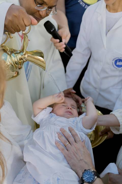Momentos especiais do batizado infantil'