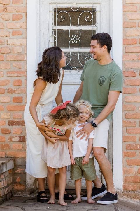 Conexão familiar em ensaio fotográfico'