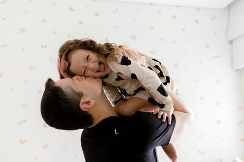 Conexão familiar em ensaio fotográfico'