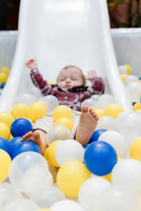 Crianças se divertindo em festa infantil em BH'