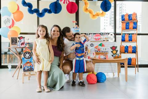 Crianças se divertindo em festa infantil em BH'
