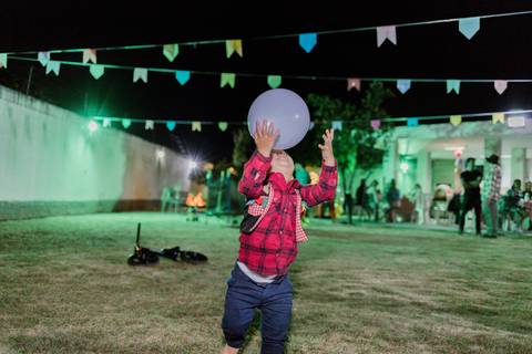 Crianças se divertindo em festa infantil em BH'