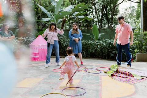 Crianças se divertindo em festa infantil em BH'