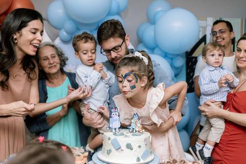 Crianças se divertindo em festa infantil em BH'