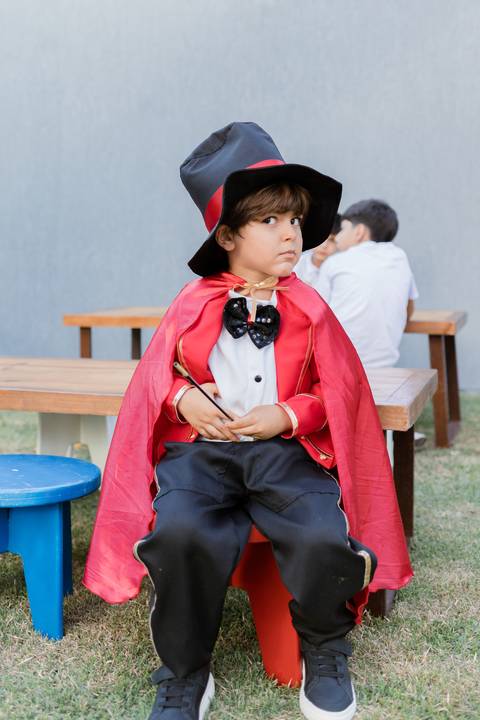 Cobertura de festa infantil com registros naturais'