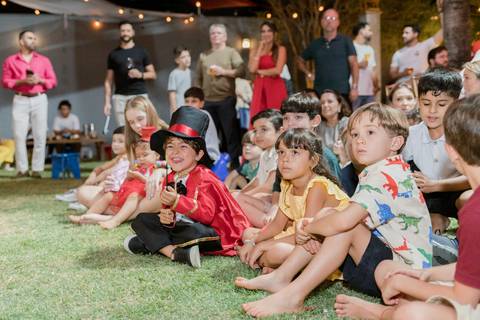 Crianças se divertindo em festa infantil em BH'