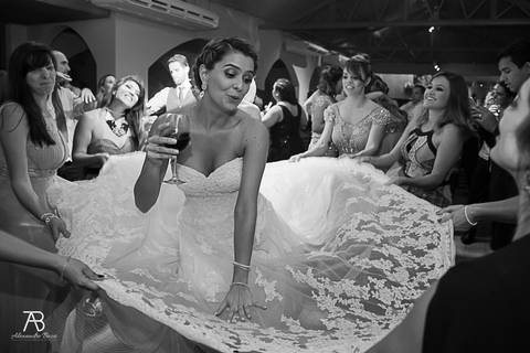 casamento,Fotos jornalisticas de casamento,Fotos de momentos, Noiva jogando buque,Fotos de momentos'