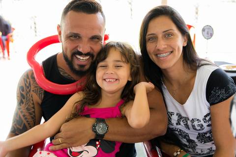 Foto de convidados, da festa de aniversário infantil. Linda foto.'