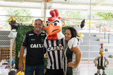 Foto do Galão da Massa, junto com os vovôs maternos do Lorenzo, na  sua festa de aniversário infantil '