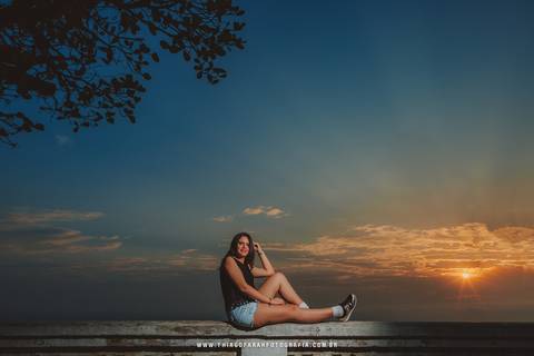 ensaio externo em santos, aquário, por do sol, blusa preta, muretas de santos, ces azul, galhos'