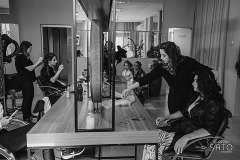 Espaço Cris, salão de beleza especializado no atendimento de noivas e madrinhas para casamento em São Gotardo e região.'