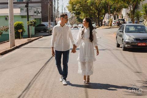 Fotografia de casal durante o Casamento Civil em São Gotardo-MG.'