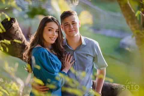 Ensaio de casal realizado no Clube Campestre de São Gotardo-MG pelo fotógrafo profissional e recomendado, Lucas Sato-Fotografia.'