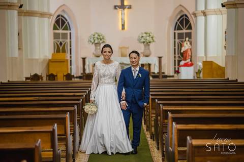 Casamento na Igreja Matriz de São Gotardo. Fotografia de Casamento realizada pelo fotógrafo profissional Lucas Sato.'
