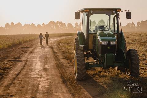 Ensaio com trator na região de São Gotardo-MG.'