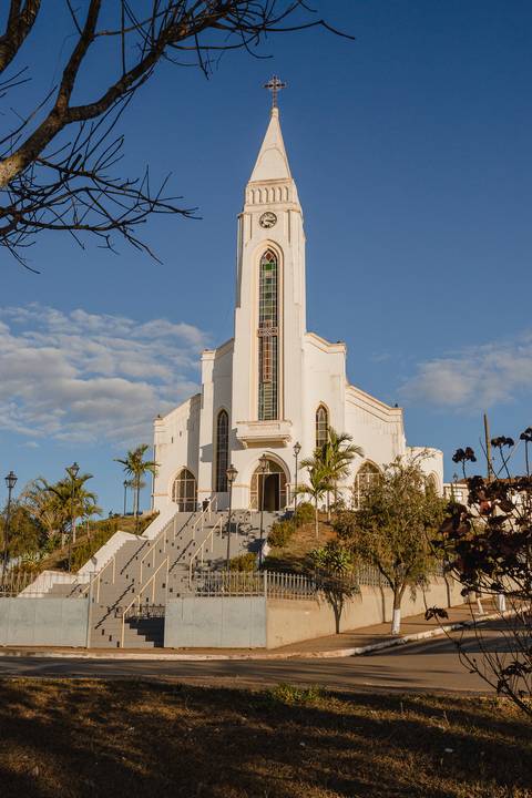 Igreja de São Sebastião (matriz) da cidade de São Gotardo. Fotógrafo profissional de casamentos Lucas Sato.'