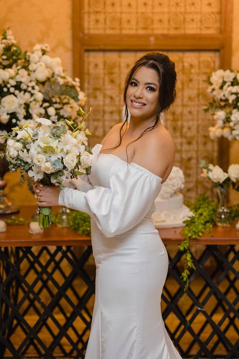 Vestido de noiva com tule personalizado.'
