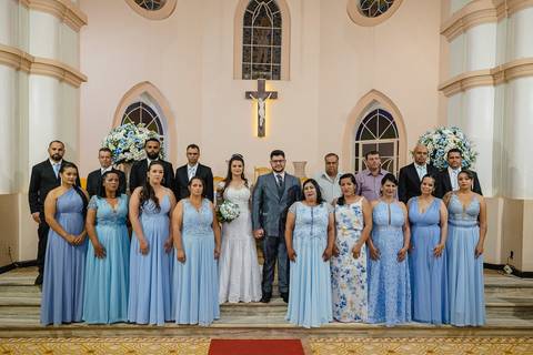 Vestido das madrinhas na cor azul ficou perfeito para o Casamento.'