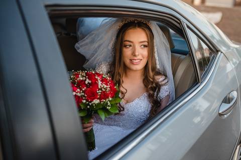 Noiva na Igreja Matriz de São Gotardo a espera para o início da Cerimônia de Casamento na Igreja Matriz de São Gotardo MG.'