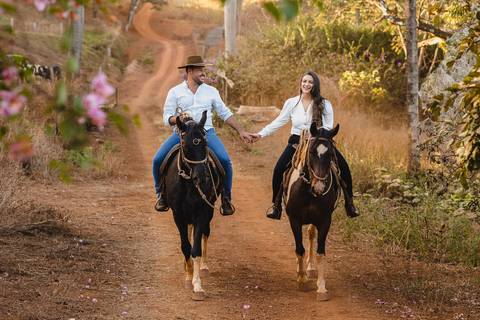 Ensaio de Casal com cavalos realizado pelo fotógrafo profissional Lucas Sato de São Gotardo MG.'