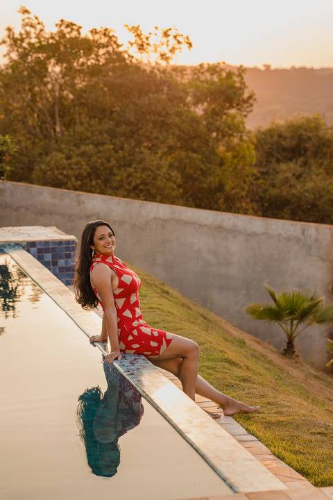 Ensaio feminino na piscina'