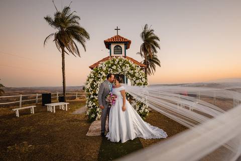 Casamento na Capela Santo Antônio localizado no município de Arapuá na Fazenda Macedo. Um local ideal para Casamentos realizado a céu aberto, em sítio. Fotógrafo profissional Lucas Sato atendendo as regiões de Arapuá e Rio Paranaíba.'