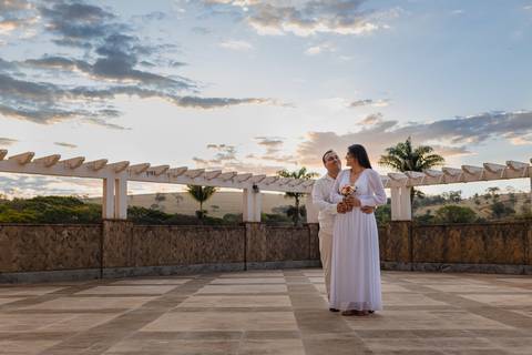 Ensaio de Casal no Hotel Tauá em Araxá realizado pelo fotógrafo profissional de Casamentos, Lucas Sato da cidade de São Gotardo-MG.'