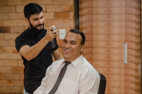 Salão de beleza para noivos em São Gotardo, o Mr. Barber Club é um salão ideal para a realização do Making of do Noivo em São Gotardo MG.'