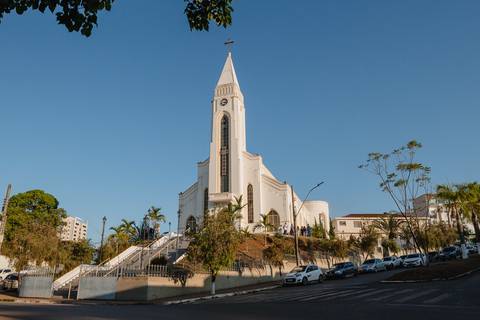 Igreja de São Sebastião (matriz) da cidade de São Gotardo MG. Fotografia realizado por Lucas Sato-Fotografia.'