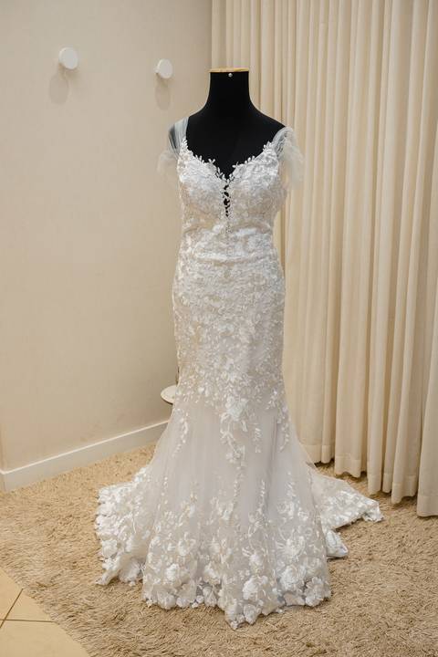Vestido de noiva personaliza pelo Atelier da Andrea Bernardes da cidade de São Gotardo-MG.'