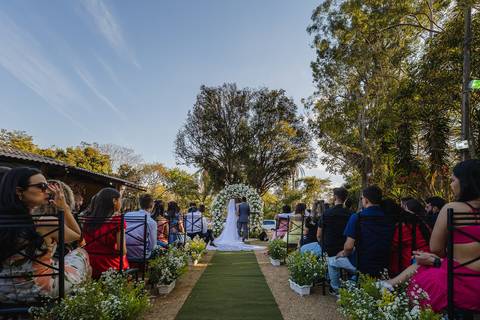 Casamento ao ar livre na Rocinha do Capão em São Gotardo, fotografia de Lucas Sato de São Gotardo-MG.'