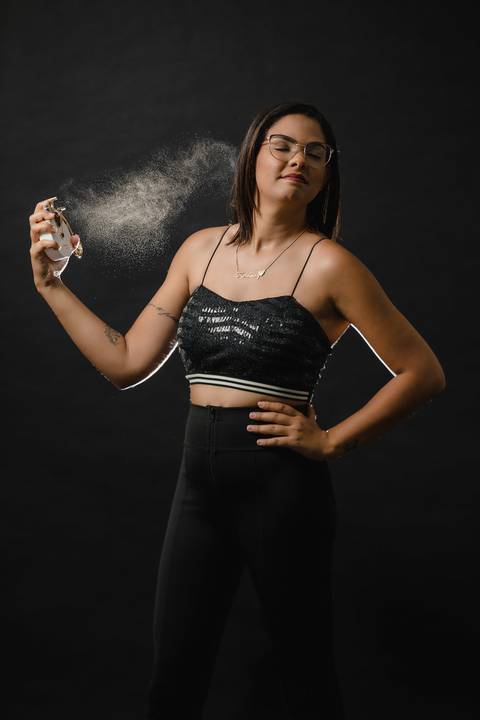Foto no Estúdio com perfume.'