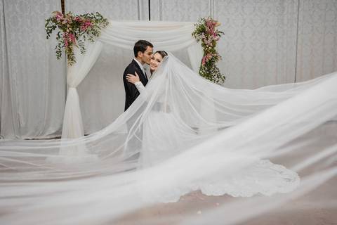 Casamento da Sarah e Leonardo realizado no Sítio Viquinho em São Gotardo-MG. Fotos do fotógrafo profissional de Casamentos, Lucas Sato-Fotografia.'