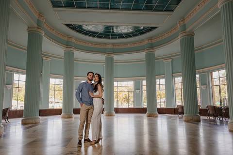 Salão no interior do Hotel Tauá em Araxá, durante o Ensaio Pre wedding realizado pelo fotógrafo de Casamentos, Lucas Sato de São Gotardo-MG.'