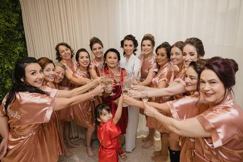 Making off com as madrinhas no Salão de Beleza da Zezinha em São Gotardo-MG.'