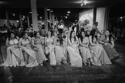 As madrinhas mais lindas da cidade de São Gotardo. Foto espontânea durante o Casamento no Sítio Águas de Março.'