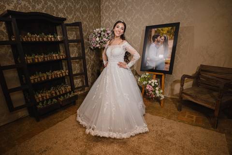 Vestido personalizado leve para ser usado na cerimônia evangélica no Sítio Águas de Março'