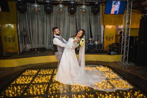 Pista de LED para recepção de casamento realizado na Rocinha do Capão em São Gotardo-MG'